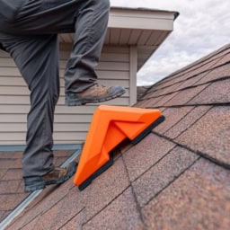 STAYBULL MULTI-BASE™ Ladder & Roof Stabilizer - Image 2