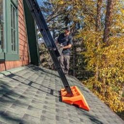STAYBULL MULTI-BASE™ Ladder & Roof Stabilizer - Image 3